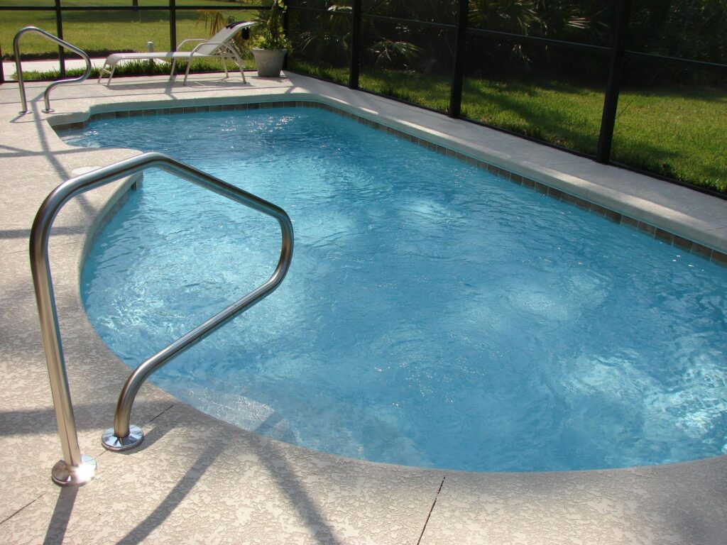 Concrete pool surround with slip resistant finish